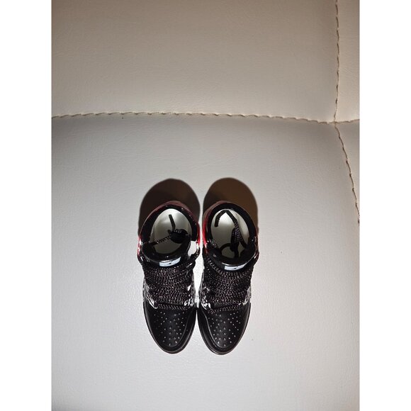 Mini Jordan 1 Custom - Picture 2 of 4